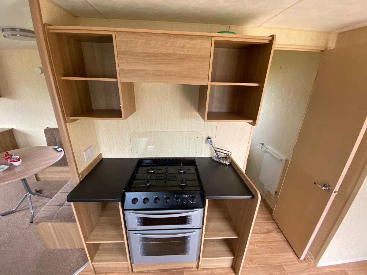 3 Bed 8 Berth Caravan In California Cliffs - M1 Great Yarmouth Kültér fotó
