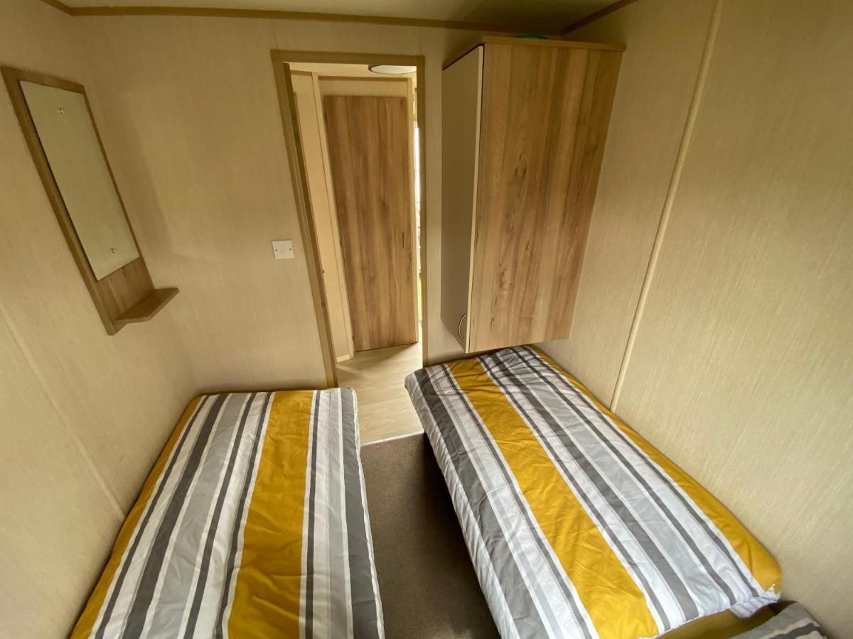 3 Bed 8 Berth Caravan In California Cliffs - M1 Great Yarmouth Kültér fotó