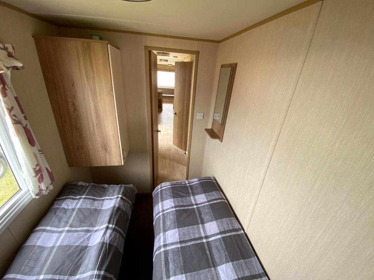 3 Bed 8 Berth Caravan In California Cliffs - M1 Great Yarmouth Kültér fotó